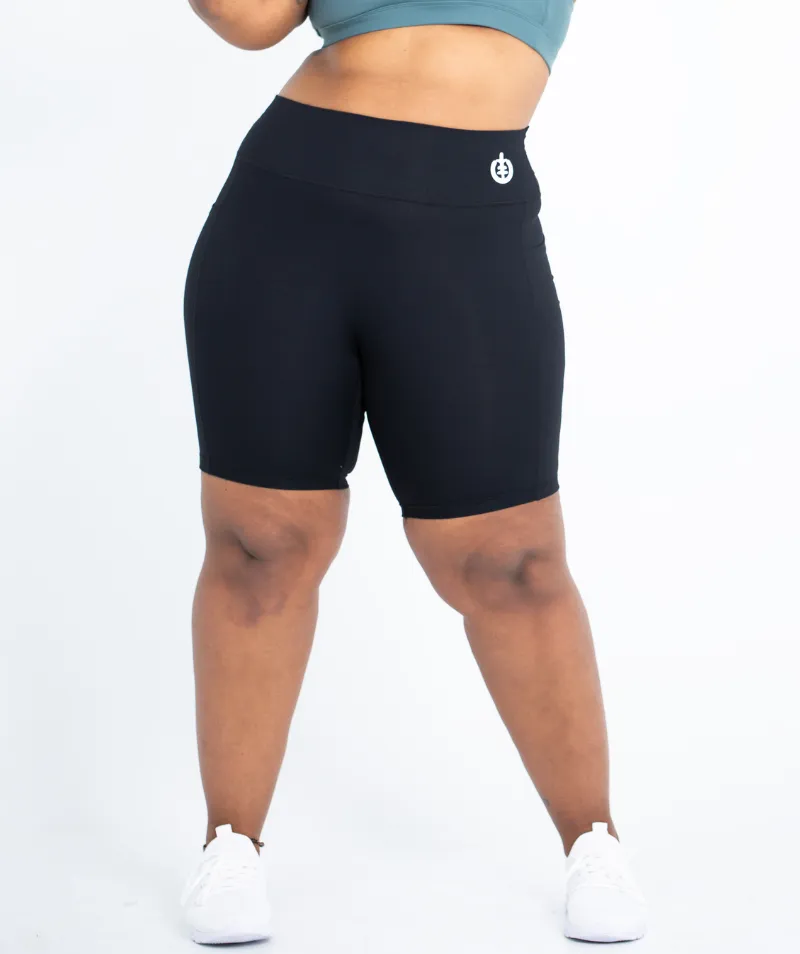 Mid Thigh Pocket Short | Black