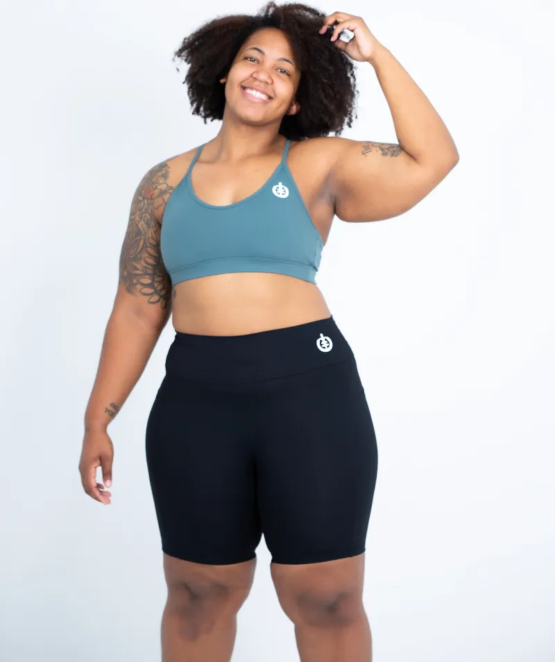 Mid Thigh Pocket Short | Black